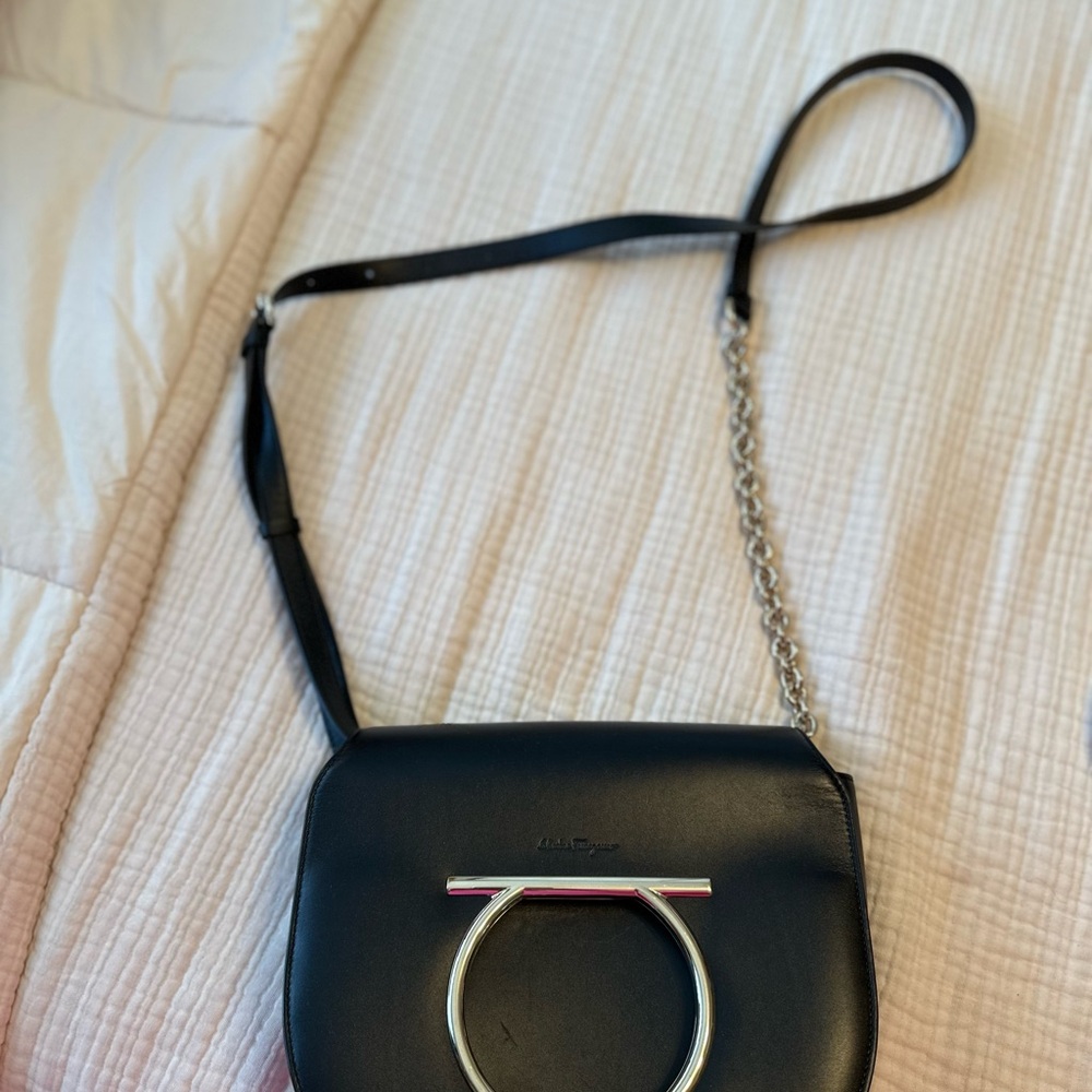 SALVATORE FERRAGAMO black leather cross body bag